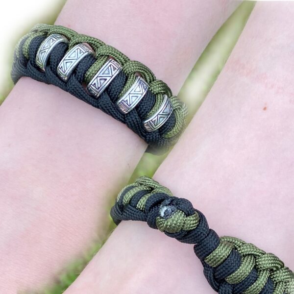 Armbånd flettet med metallringer - Image 3