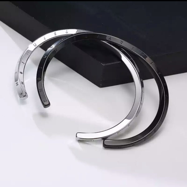 Viking armring med runer