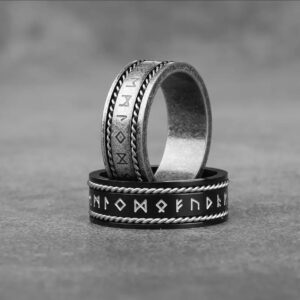 Norrøn ring med runer