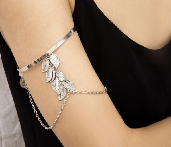 Armbånd til overarm med løvblader