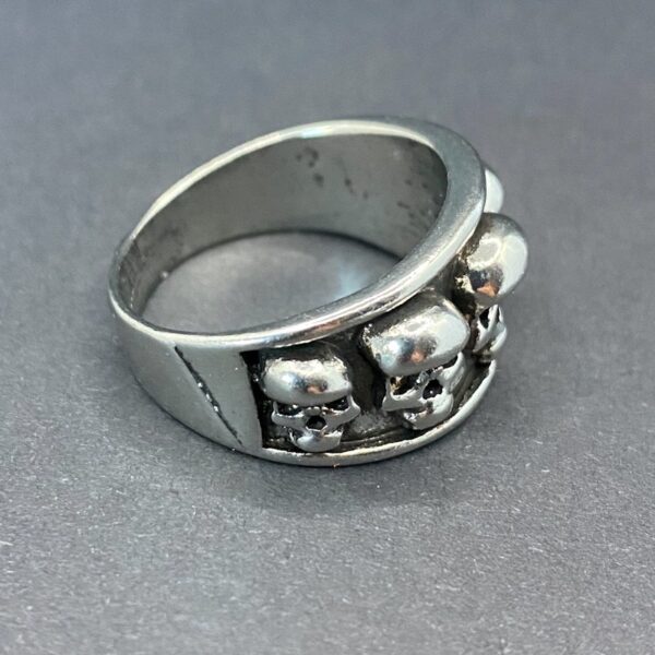 Ring med hodeskaller - Image 2