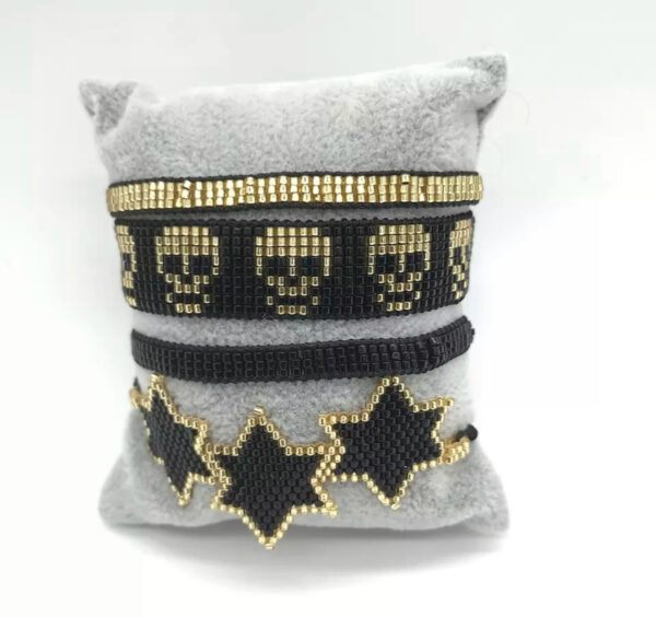 Sett med perlearmbånd - Black Gold Star´n Skulls