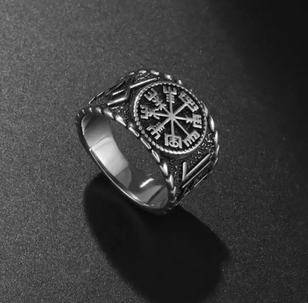 Vegvisir Ring - Image 2
